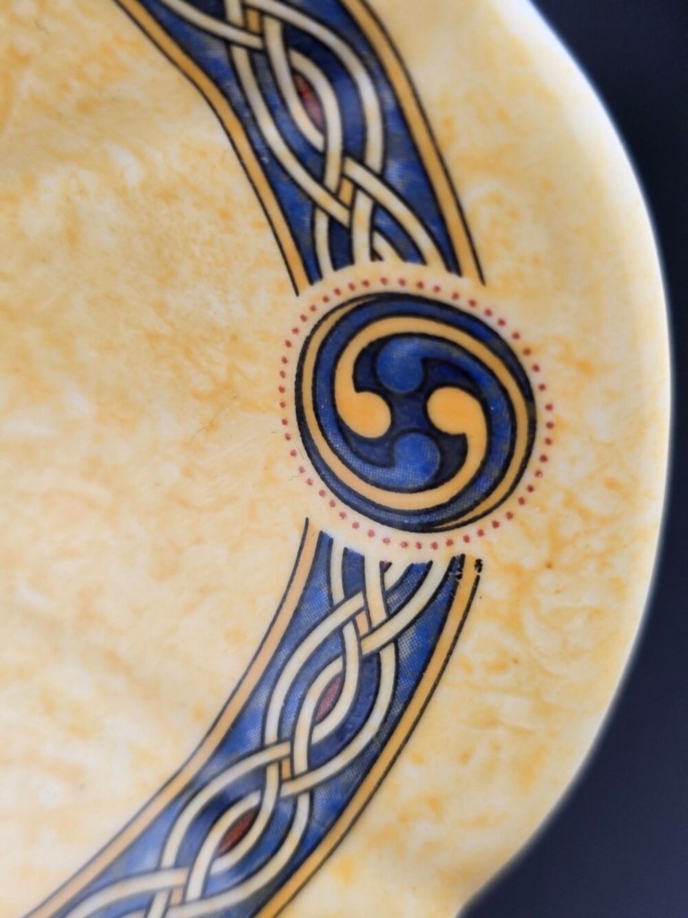 Royal Tara Irish Treasures Oval Bowl Celtic Knot 7x 5.25" Yellow & Blue Ireland - Picture 5 of 9
